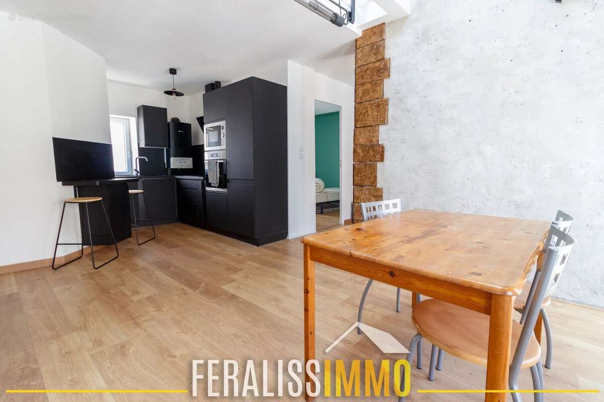 Duplex rénové avec charme en plein coeur de ville ! - photo 4