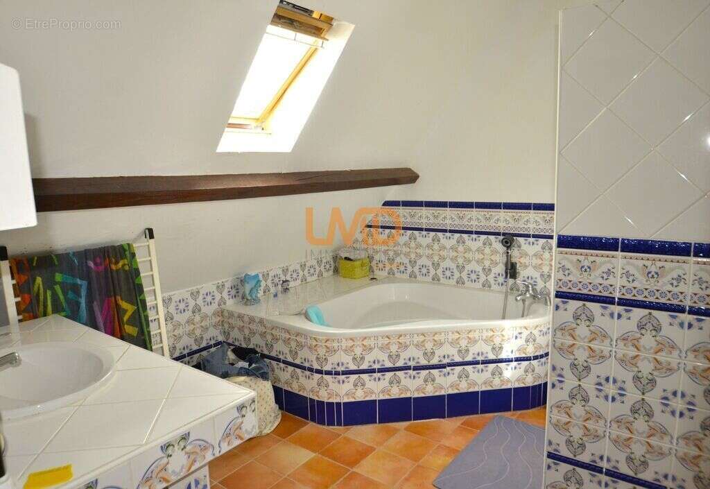 Maison 250 m² 5 chambres. Piscine - photo 11