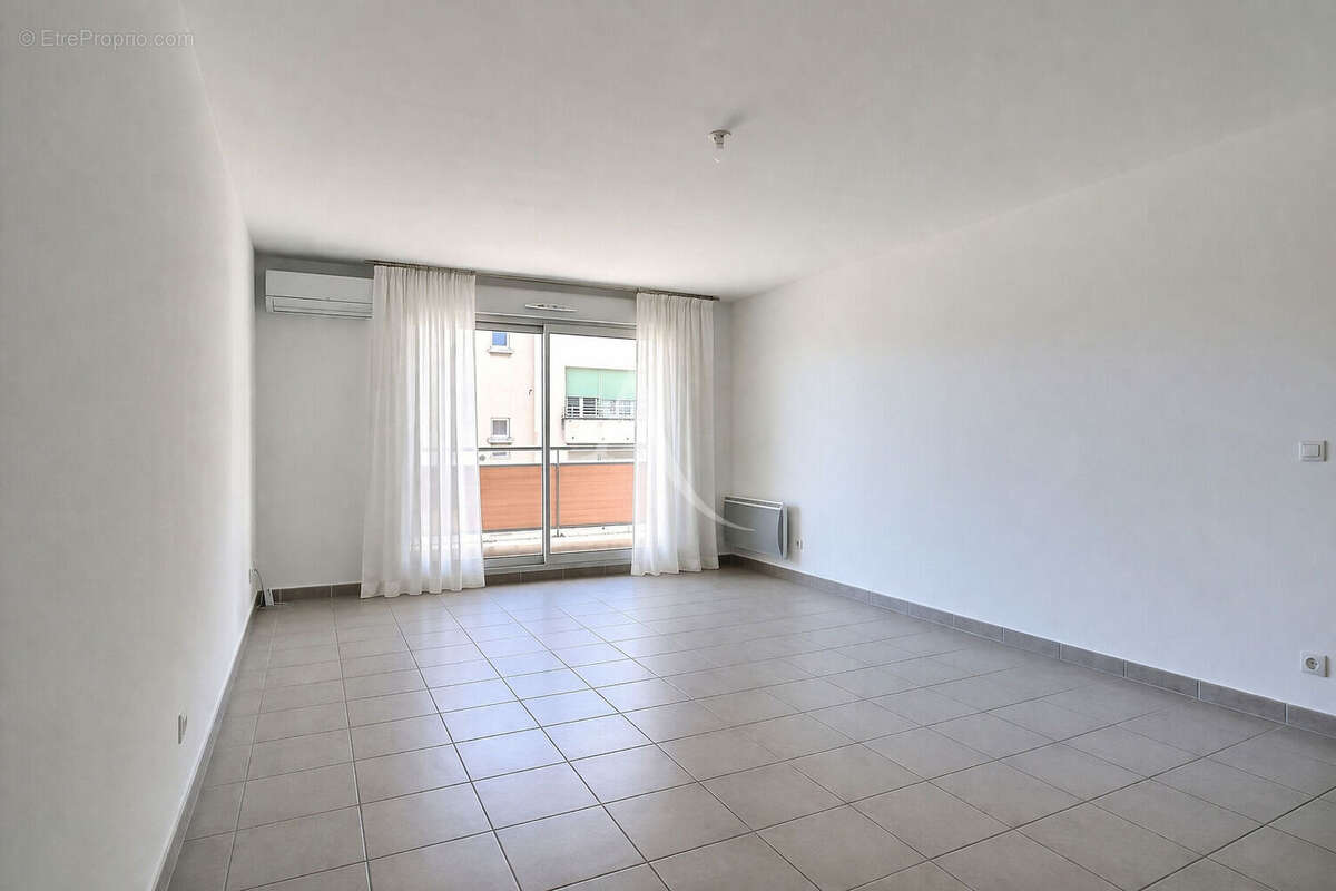 Appartement à MARSEILLE-8E