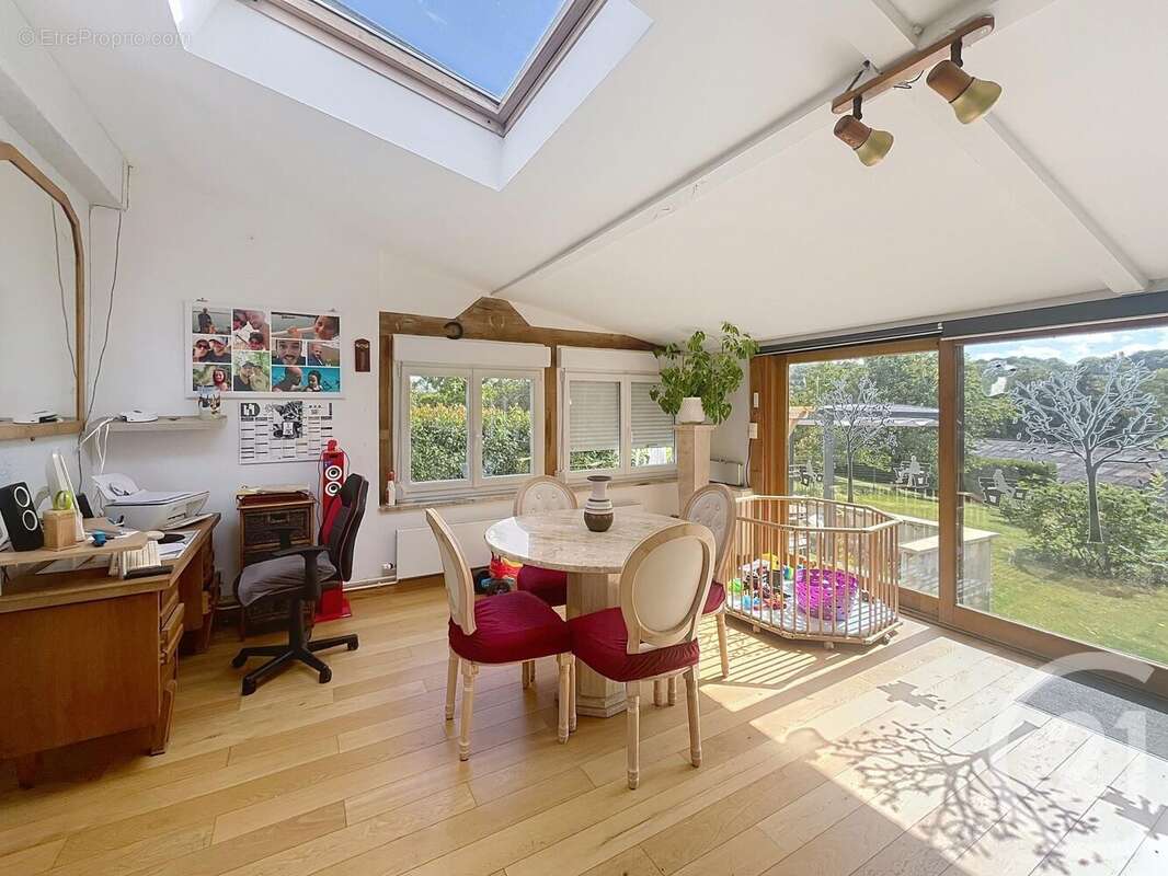 Maison à MONTMORT-LUCY