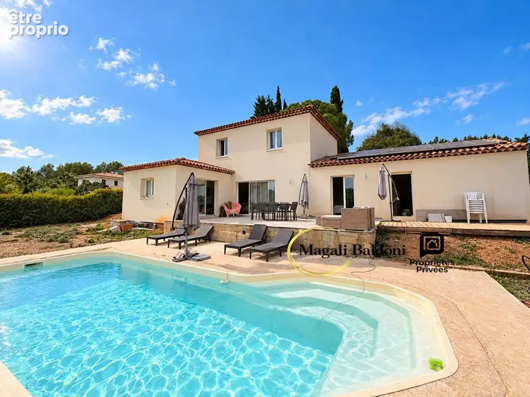 Maison à LE MUY