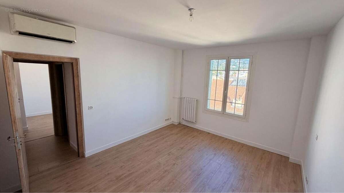   - Appartement à CANNES
