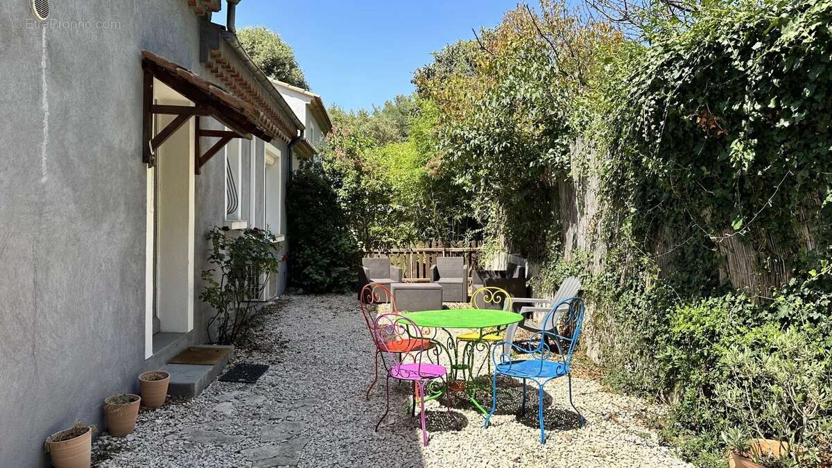 Deux maisons mitoyennes et un appartement avec jardin et garage - photo 16