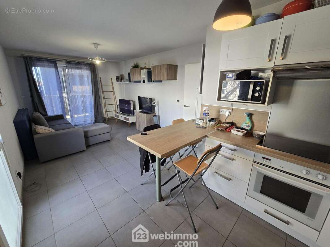 Avec cuisine ouverte - Appartement à CENON