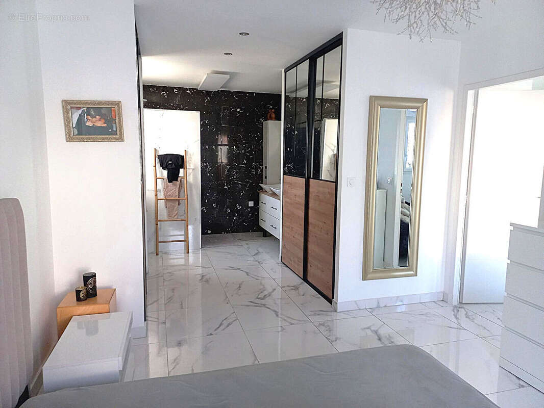 Maison à LA VILLE-AUX-DAMES