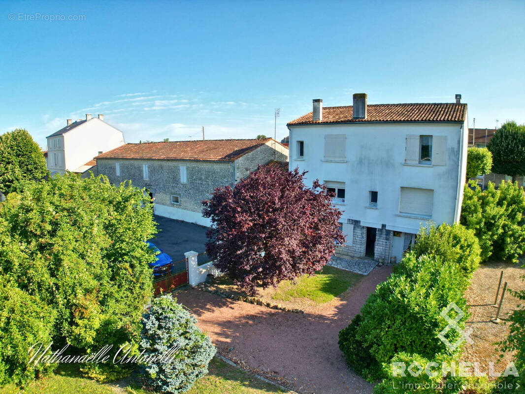Maison à SAINT-JEAN-D'ANGELY