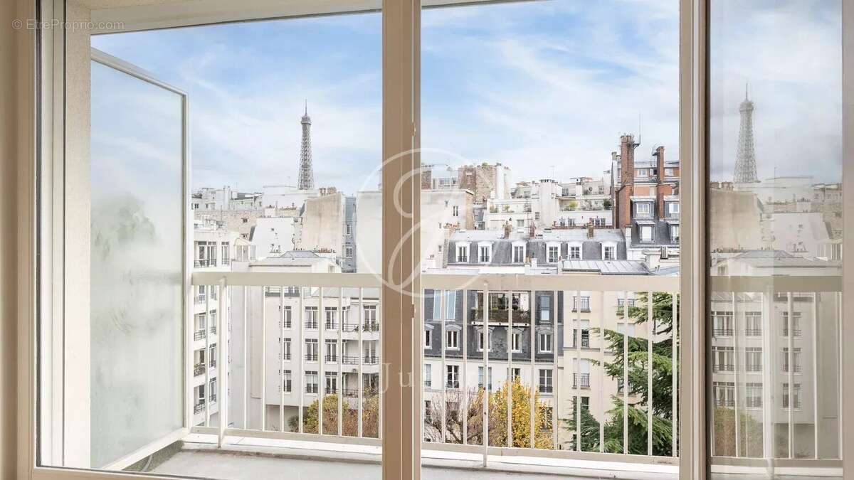 Appartement à PARIS-16E