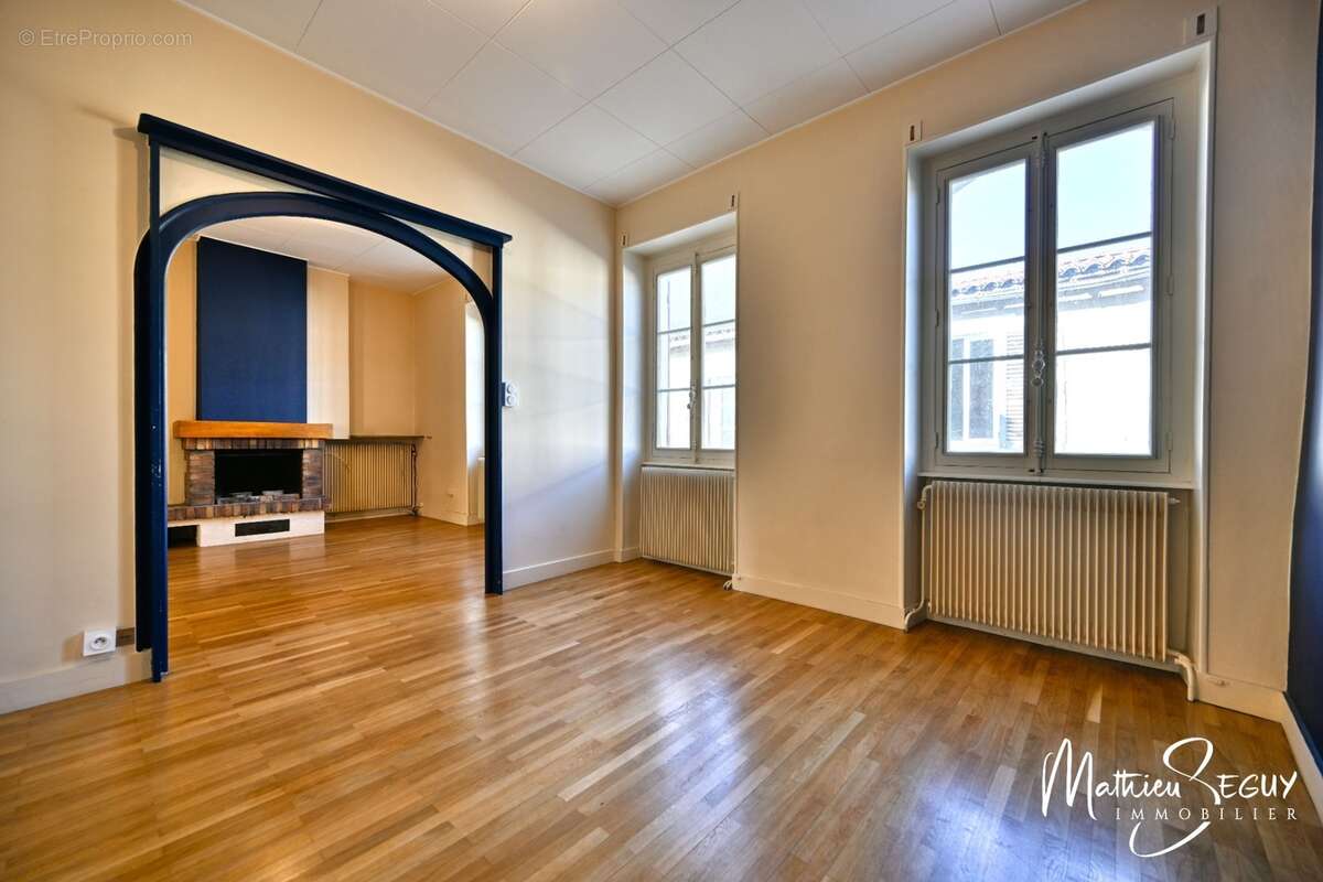Ancienne maison du menuisier avec son atelier au coeur du village de Millery - photo 43