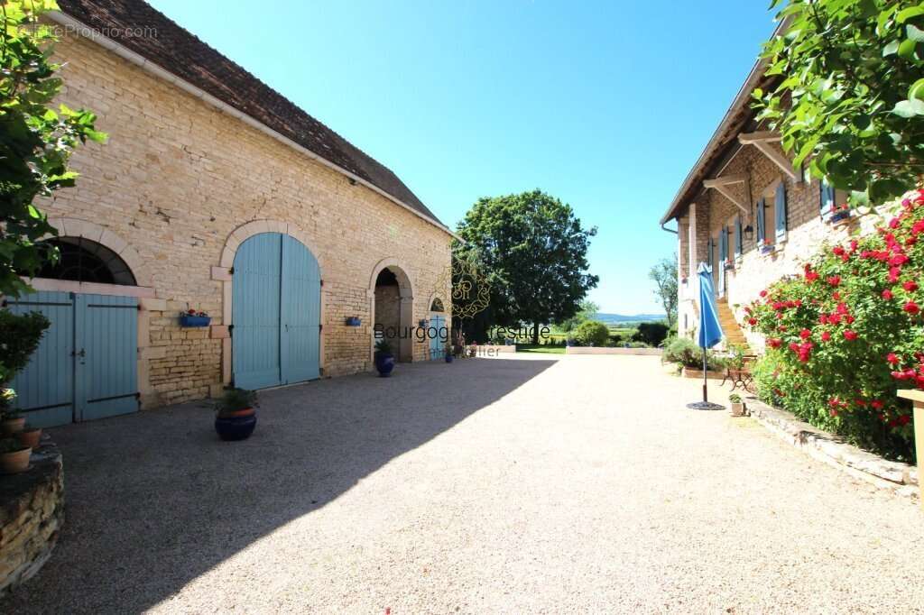 Maison à SAINT-GENGOUX-LE-NATIONAL