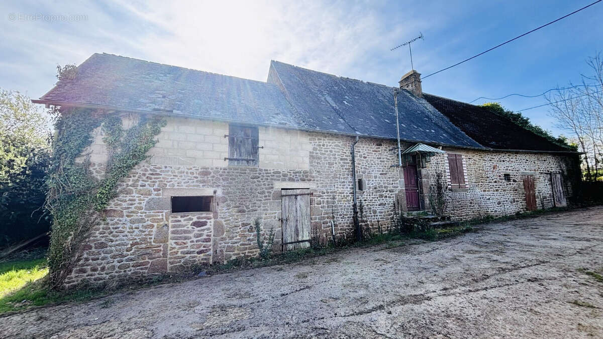 Maison à SAINT-DENIS-DE-GASTINES