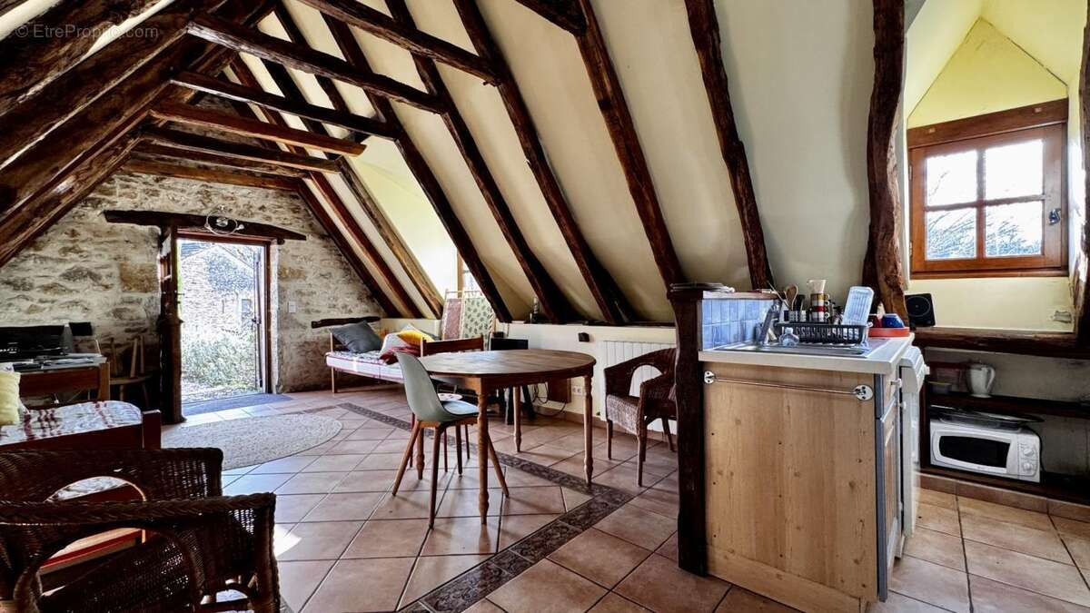 Maison à SAULIAC-SUR-CELE