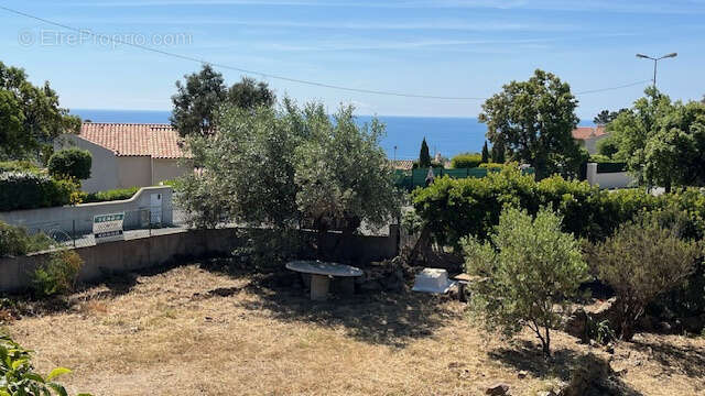 Maison à ROQUEBRUNE-SUR-ARGENS