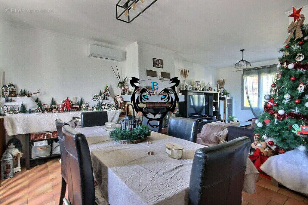 Maison à ROQUEBRUNE-SUR-ARGENS