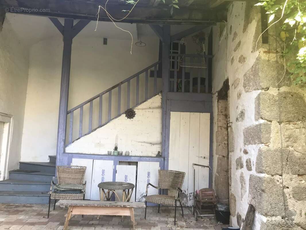 Appartement à LUSSAC-LES-EGLISES