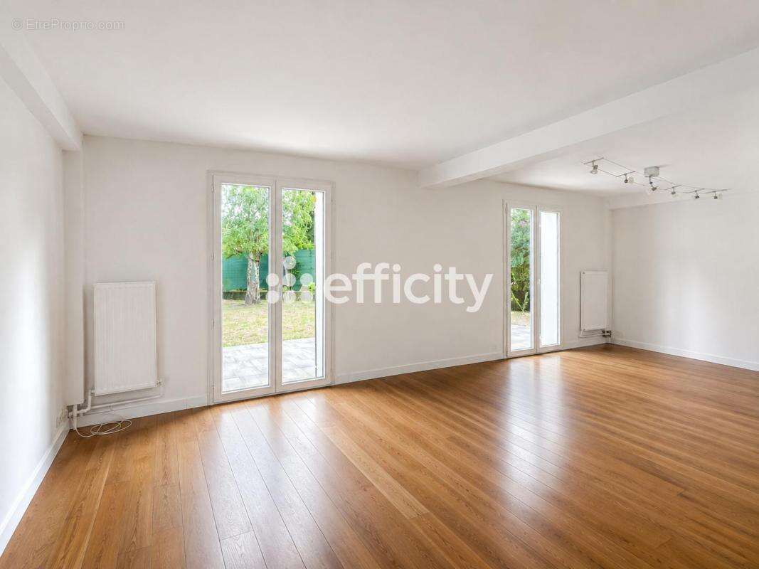 Maison 168 m² à Savigny-Le-Temple  - photo 8