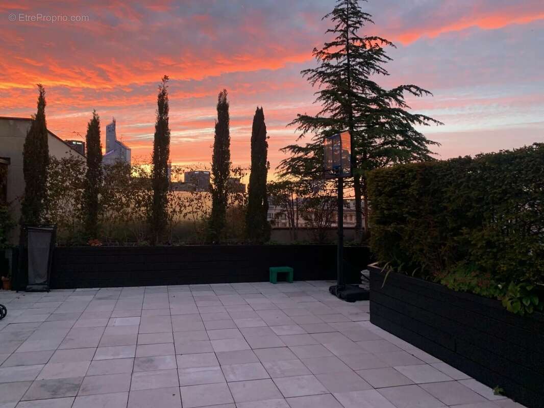 Appartement à NEUILLY-SUR-SEINE