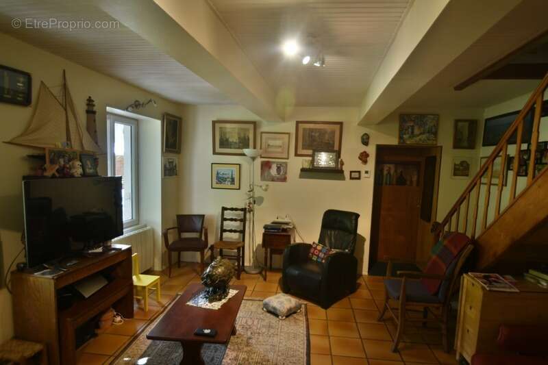 proche Chauffailles - Maison pierre - 7 piéces dont 4 chambres-  137m² - photo 4