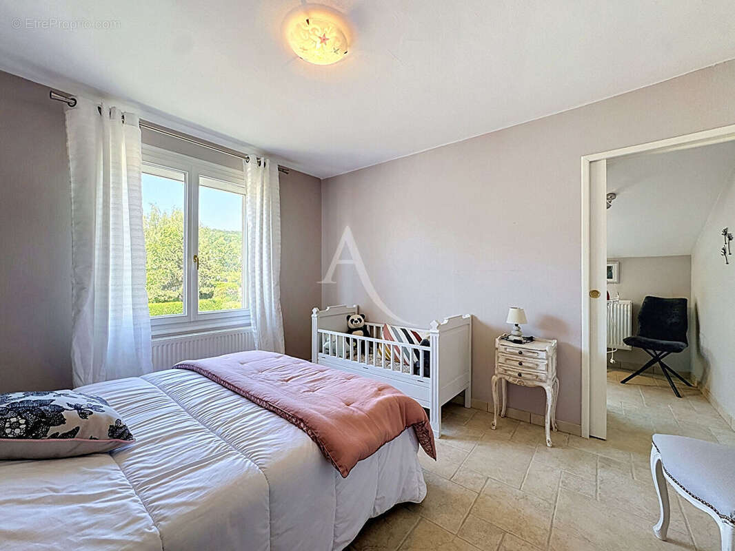 RARE À VAUX - Maison familiale 141 m², double garage, 2 terrasses et jardin ! - photo 13
