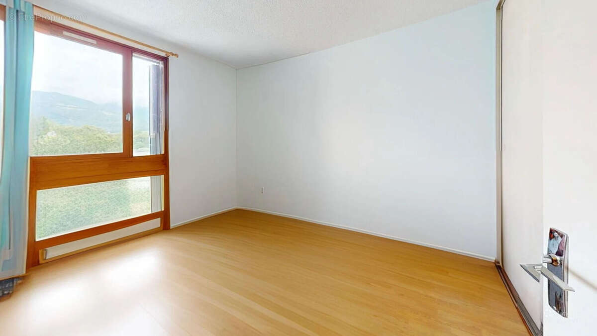 À vendre : Appartement T4 de 85 m² avec garage  14 Place des Jacobins, Échirolles - photo 7
