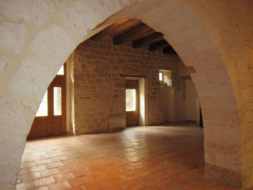 Grande maison medievale  de village entierement renovee dpe en b avec une petite maison qui sert de garage   290000€ - photo 24