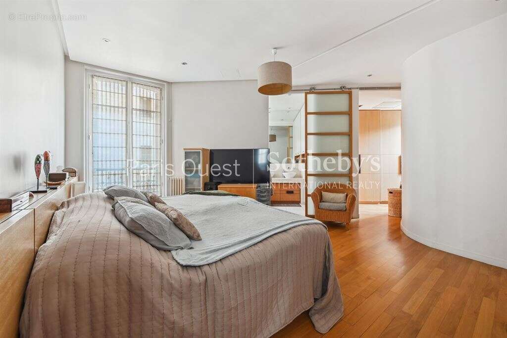 Appartement à NEUILLY-SUR-SEINE