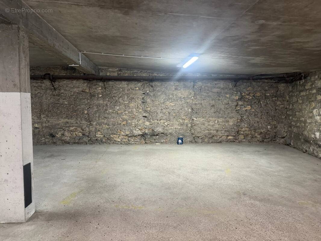 Parking à NEUILLY-SUR-SEINE