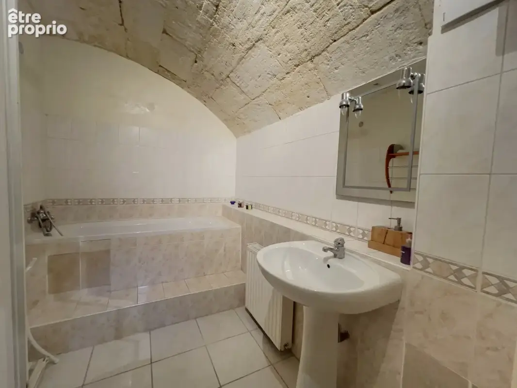 Bordeaux - Rue Naujac - Appartement atypique 71 m2 habitables. - photo 9