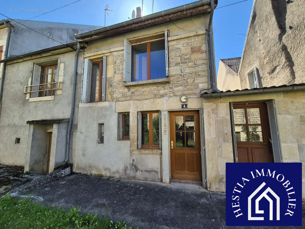 Maison à DORNECY