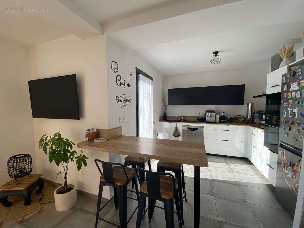 Maison à MAUGUIO