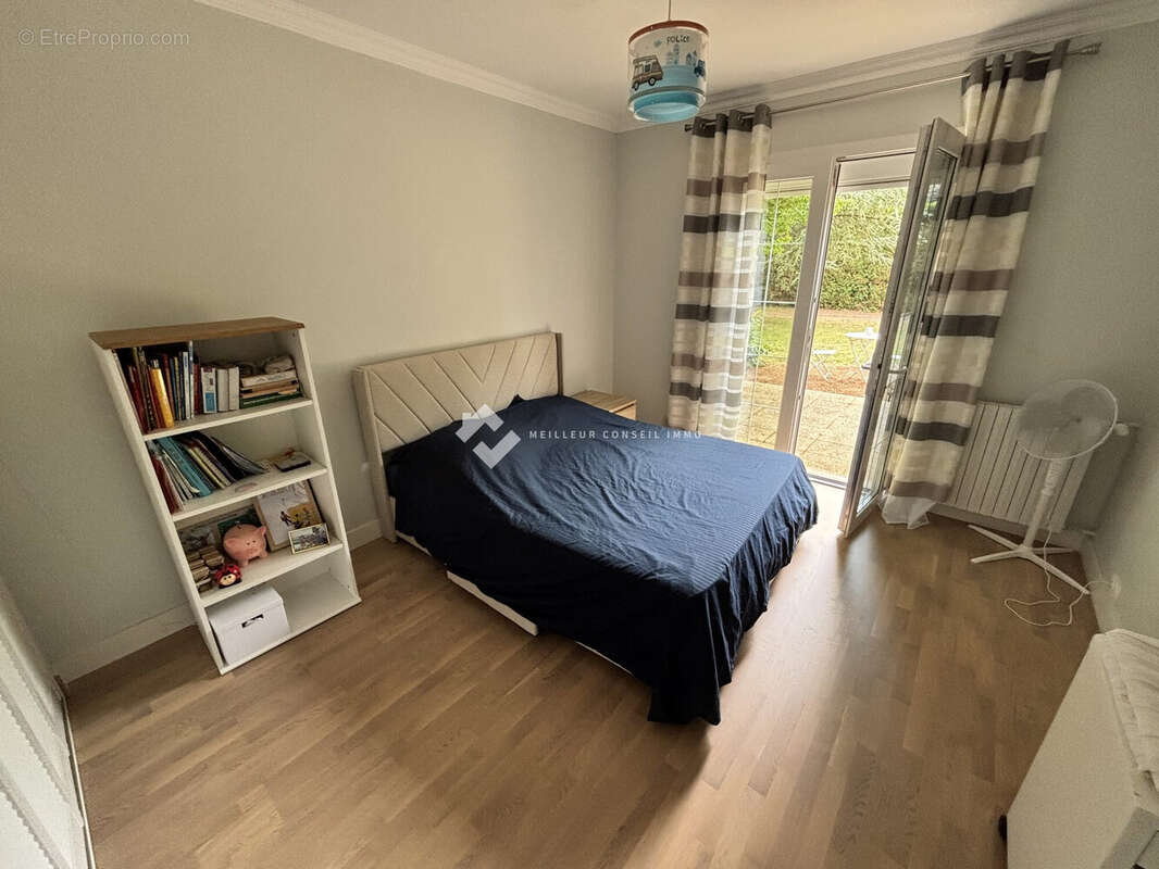 Maison 285 m² à Neuville-De-Poitou  - photo 6