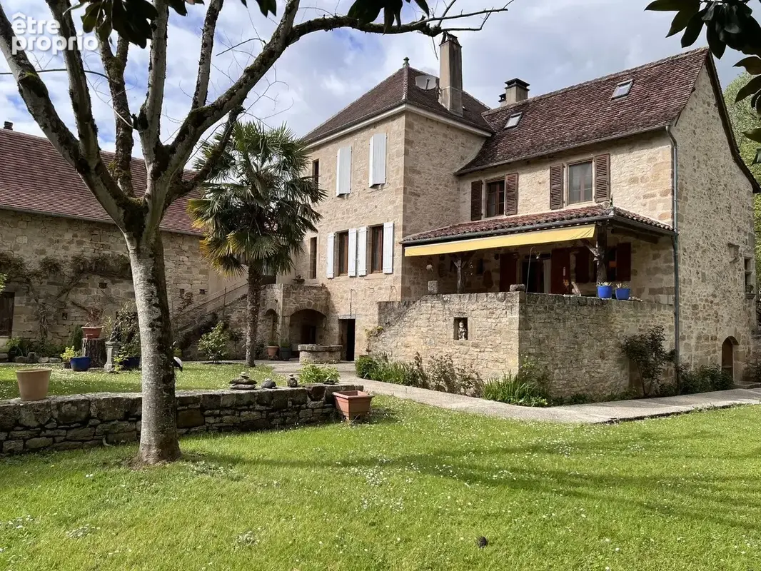 Ilôt rénové dans village médiéval - photo 17