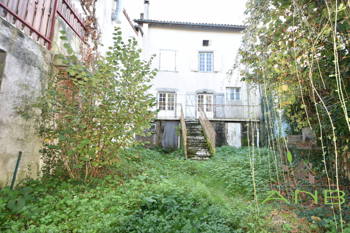 Maison à BUSSIERE-BADIL