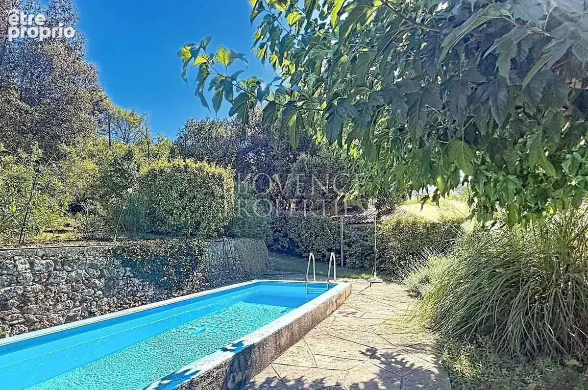 Correns – Charmante maison 3 chambres avec piscine,  en zone UC - photo 8