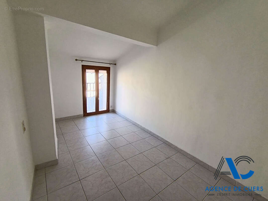 CUERS - Appartement 2 pièces 34 m² - photo 2