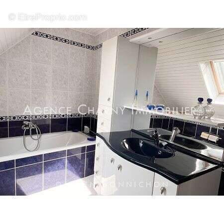 Maison à MONTCORBON