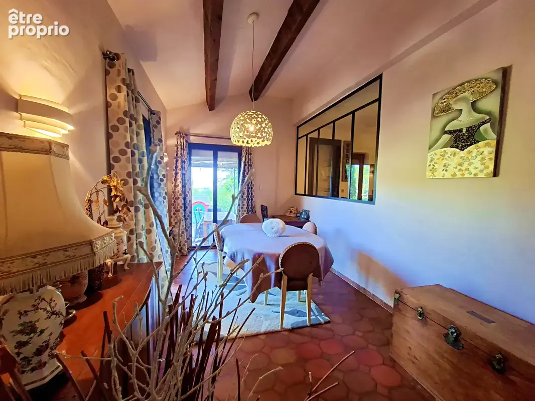 En vente à Solliès-Toucas : maison 6 pièces avec CABINET BARME - photo 1