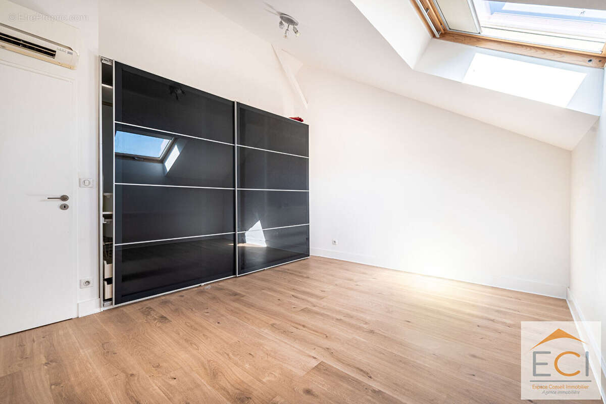 A VENDRE - magnifique loft familial aux beaux volumes - photo 10