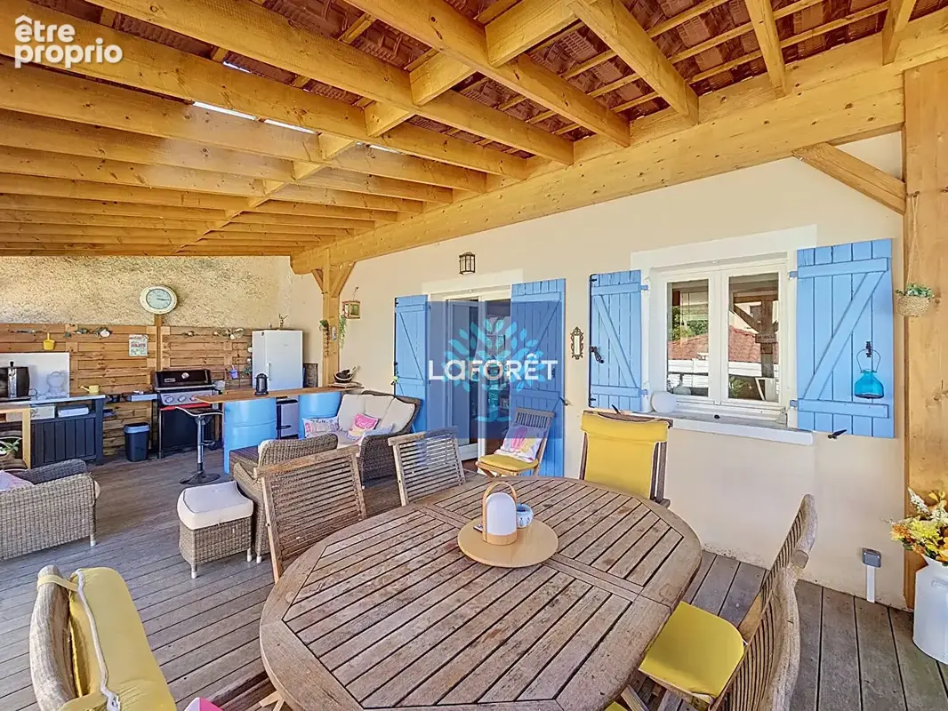 Corps de ferme entièrement rénové de 210 m², 5 chambres, piscine, terrain de 703 m² - photo 11