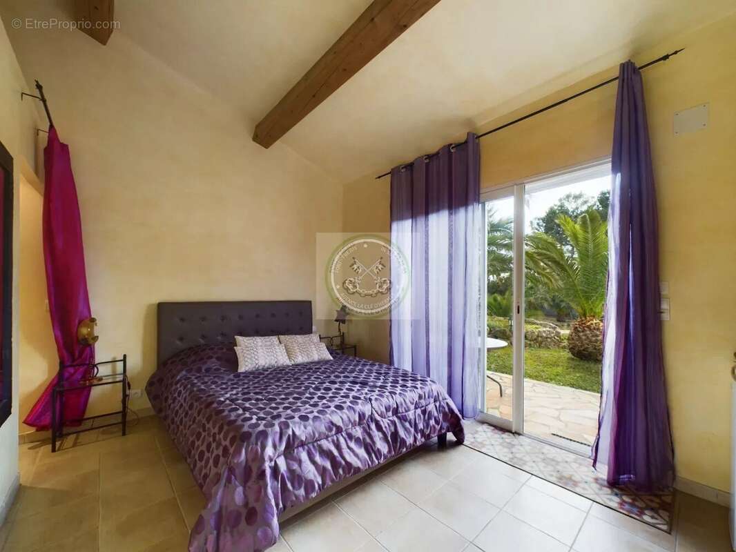 Maison à ROQUEBRUNE-SUR-ARGENS