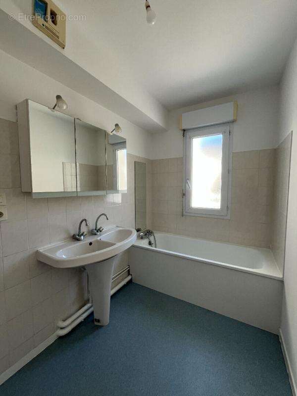 Angers - T5 en duplex avec terrasse et parking - photo 7