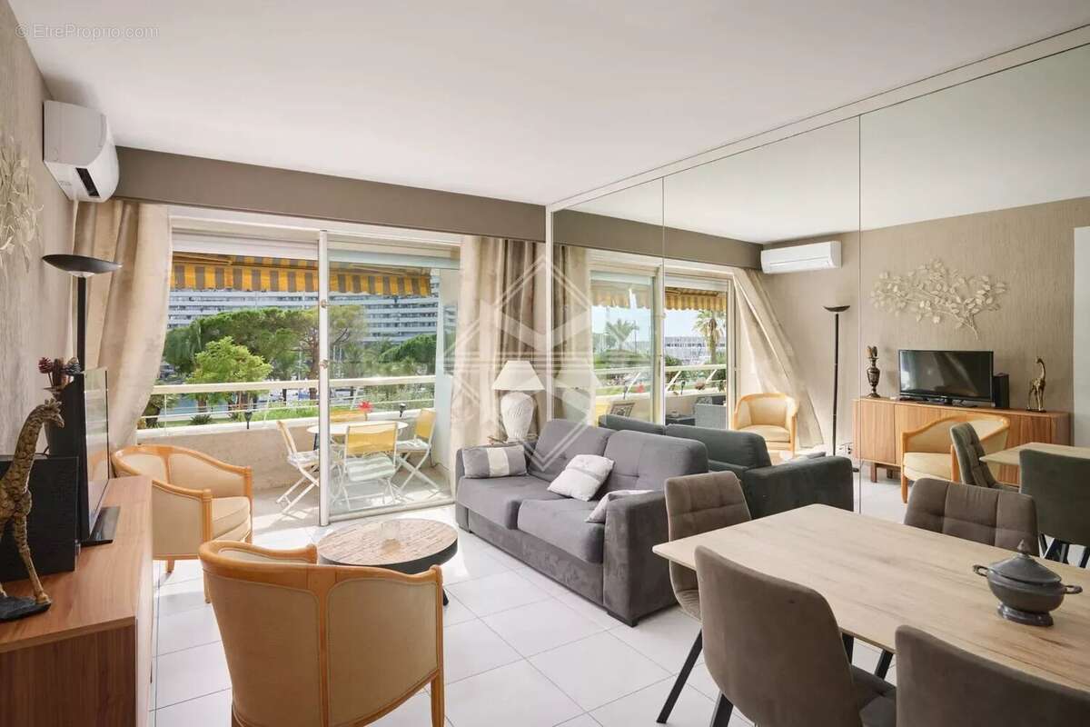Appartement à VILLENEUVE-LOUBET