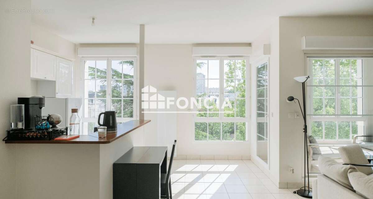 Rare f3 residence parc ladureau avec loggia et garage dpe c - photo 3