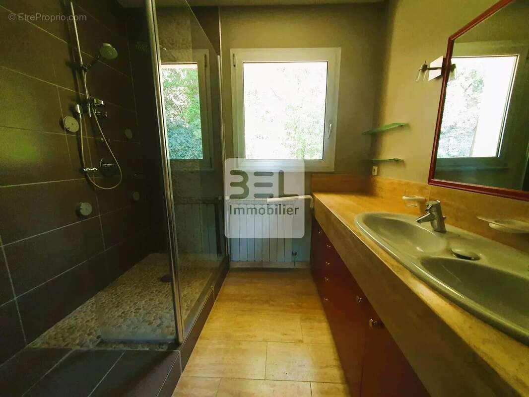 Maison à BAGNOLS-SUR-CEZE