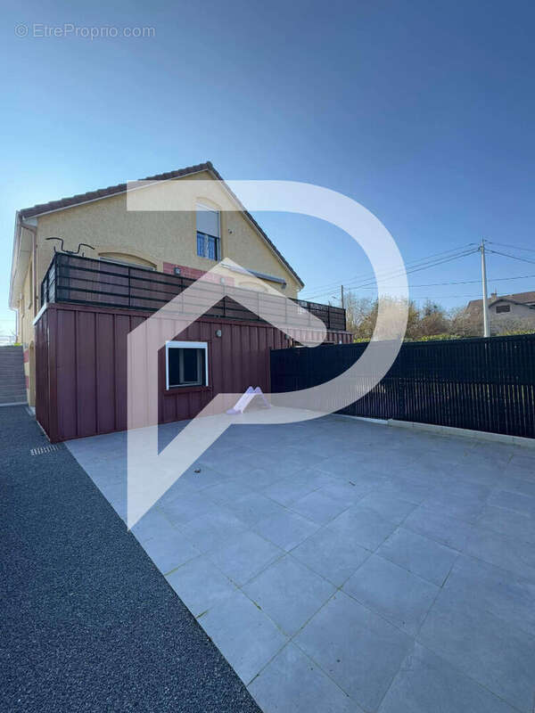 Maison à NEUFCHATEAU