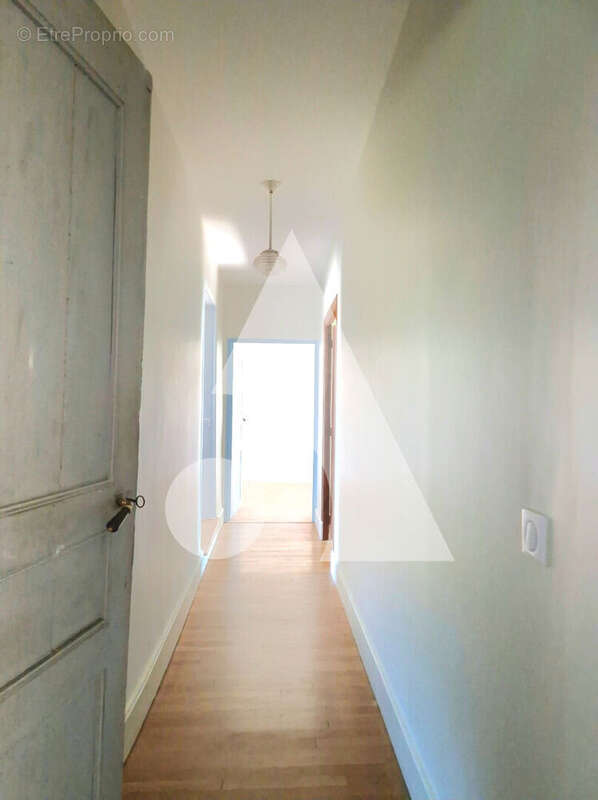 Maison Traditionnelle de caractère, 214m², 8 pièces, 5 chambres. - photo 6