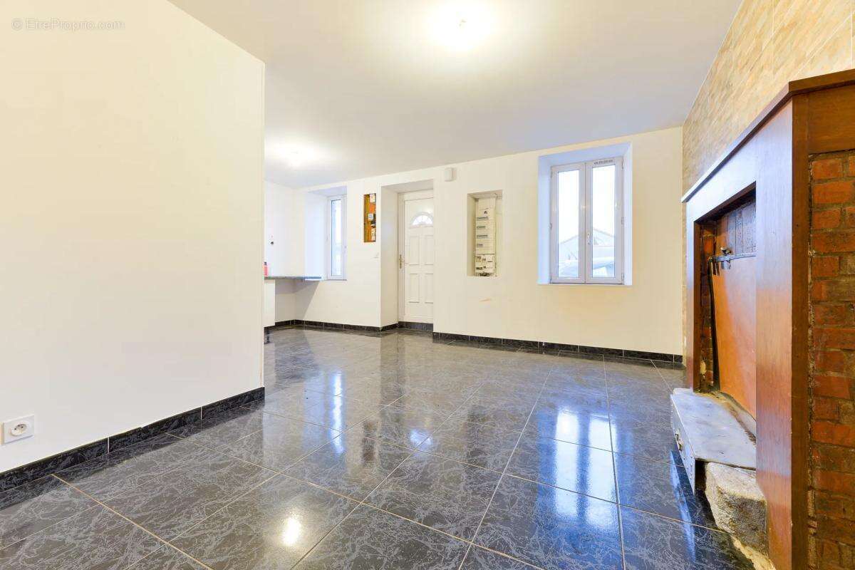 Maison à AIGREFEUILLE-SUR-MAINE