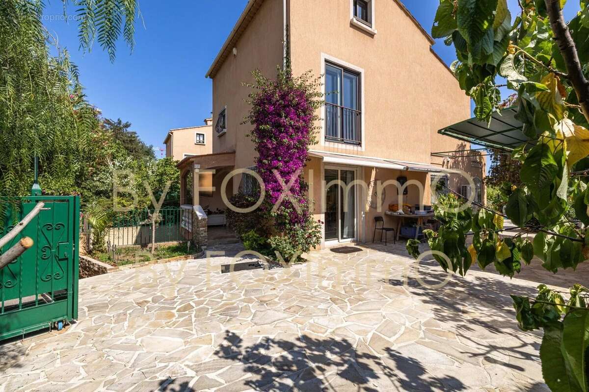 Maison à SAINT-LAURENT-DU-VAR