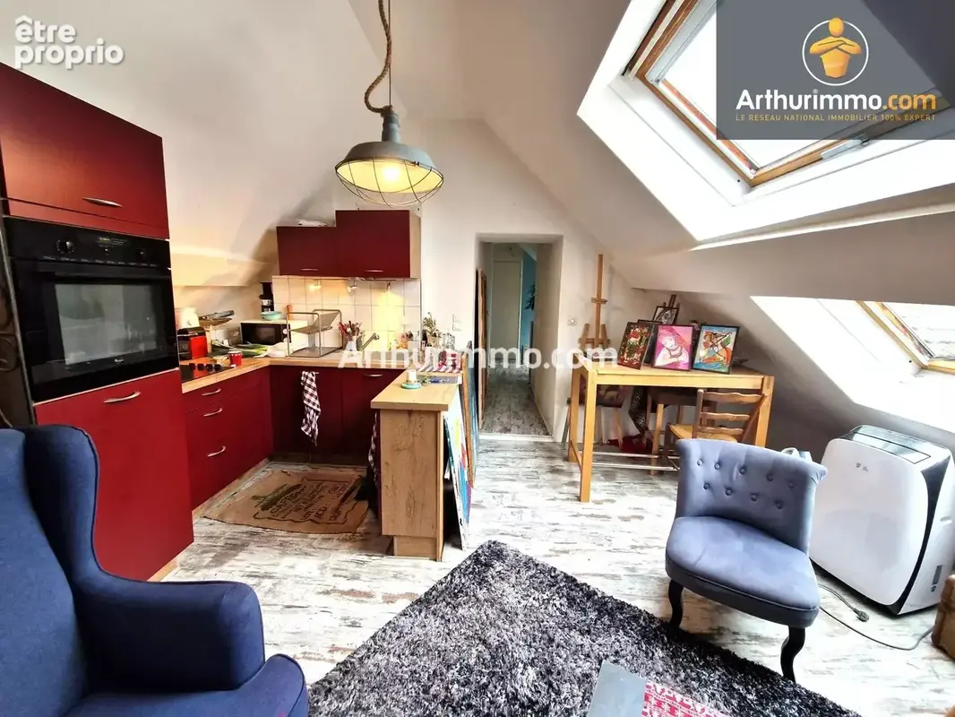 LONS-LE-SAUNIER (39 JURA), à vendre appartement sous combles centre-ville, 2 chambres, 65 m² au sol, très lumineux. - photo 3