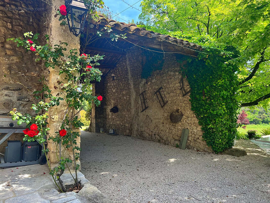 Proche de Grignan   Authentique Mas du XVᵉ siècle avec gîtes sur 4,3 hectares - photo 7