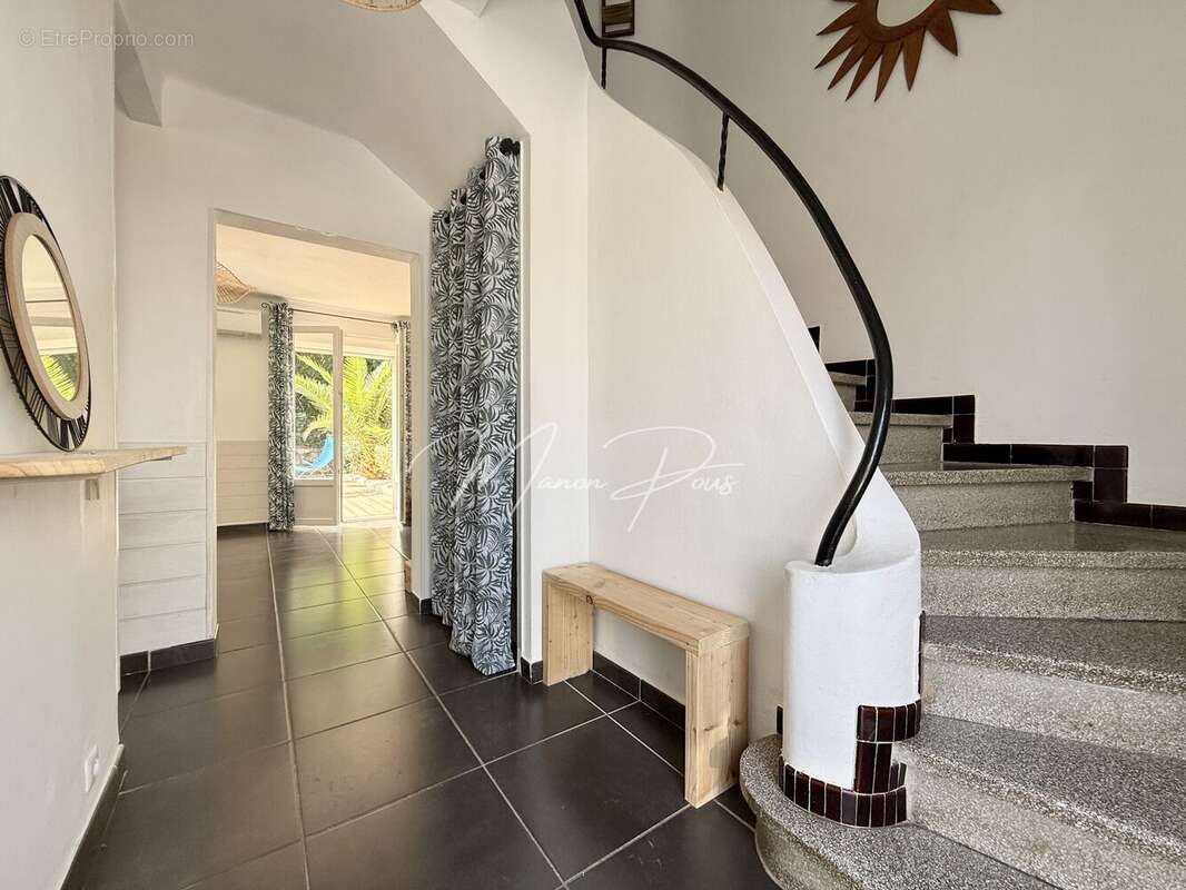 Maison 95 m² à Saint-Esteve  - photo 17